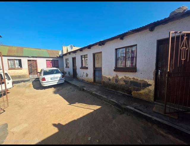 7 BEDROOM HOUSE FOR SALE IN PHOMOLONG